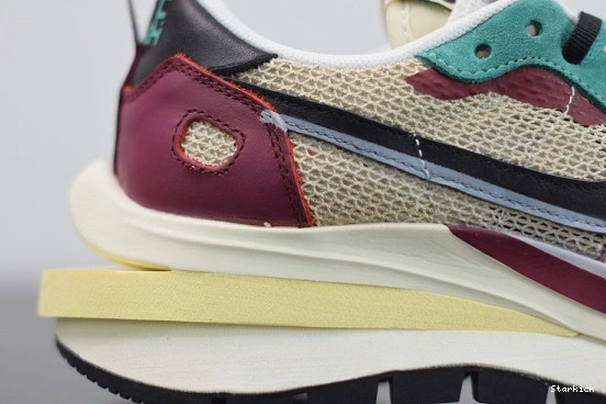 sacai  DD3035-200 Red Green Neptune  Vaporwaffle Nike Villain 0118